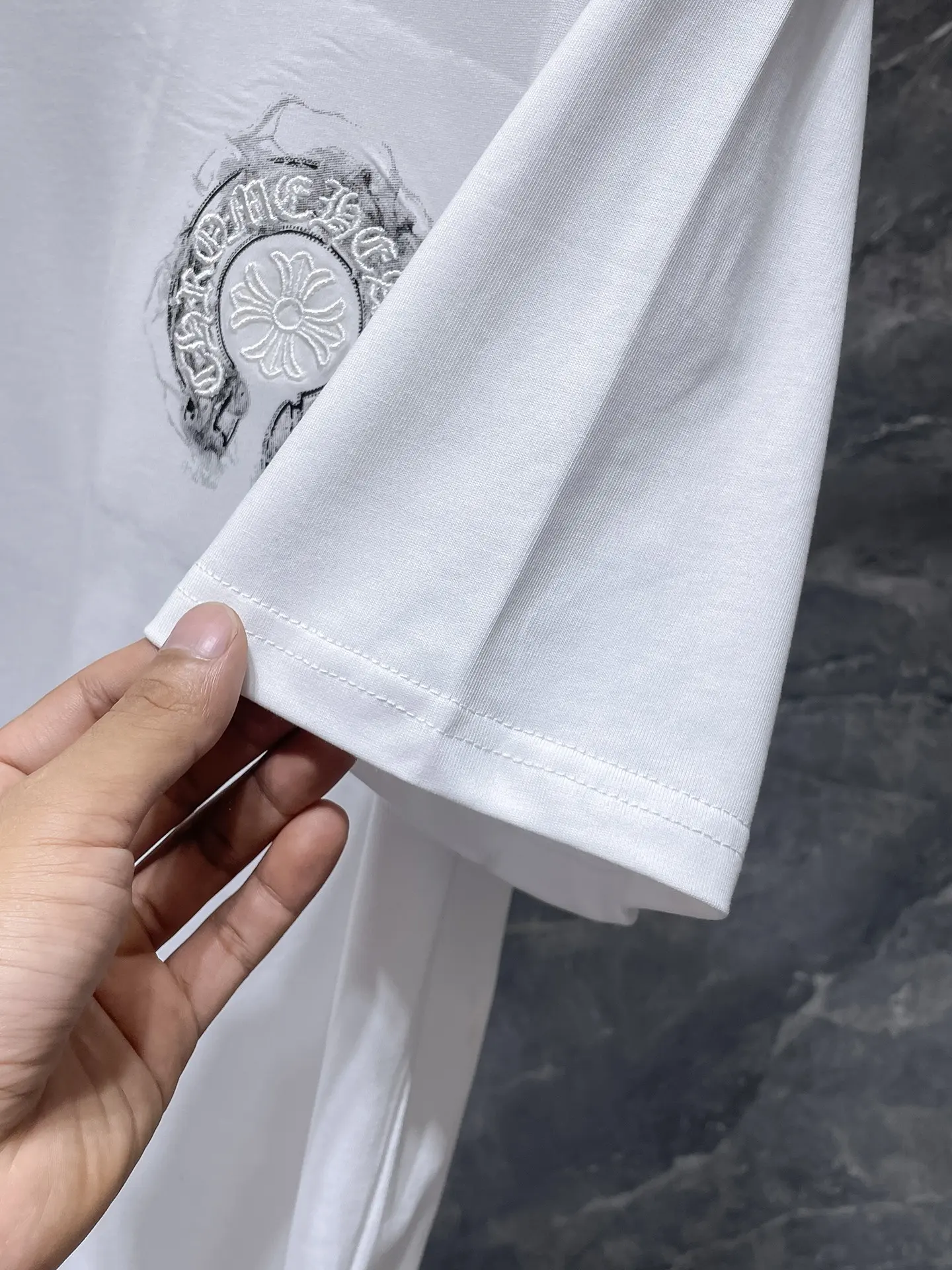 Horseshoe Cross Embroidered Cotton T-Shirt D11811597 — view 9