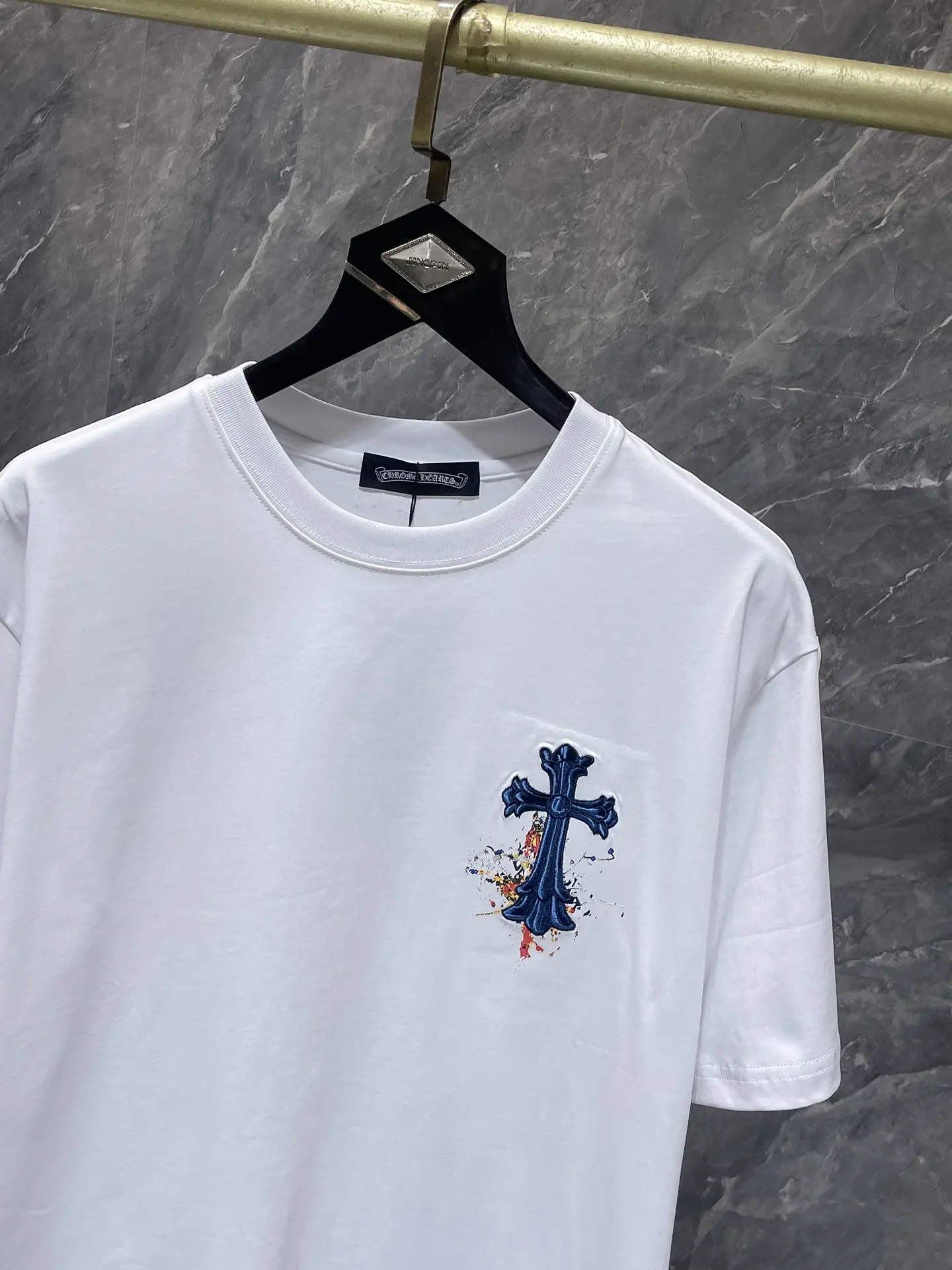 Paint-Splatter Cross Patch T-Shirt D12011592 — view 4
