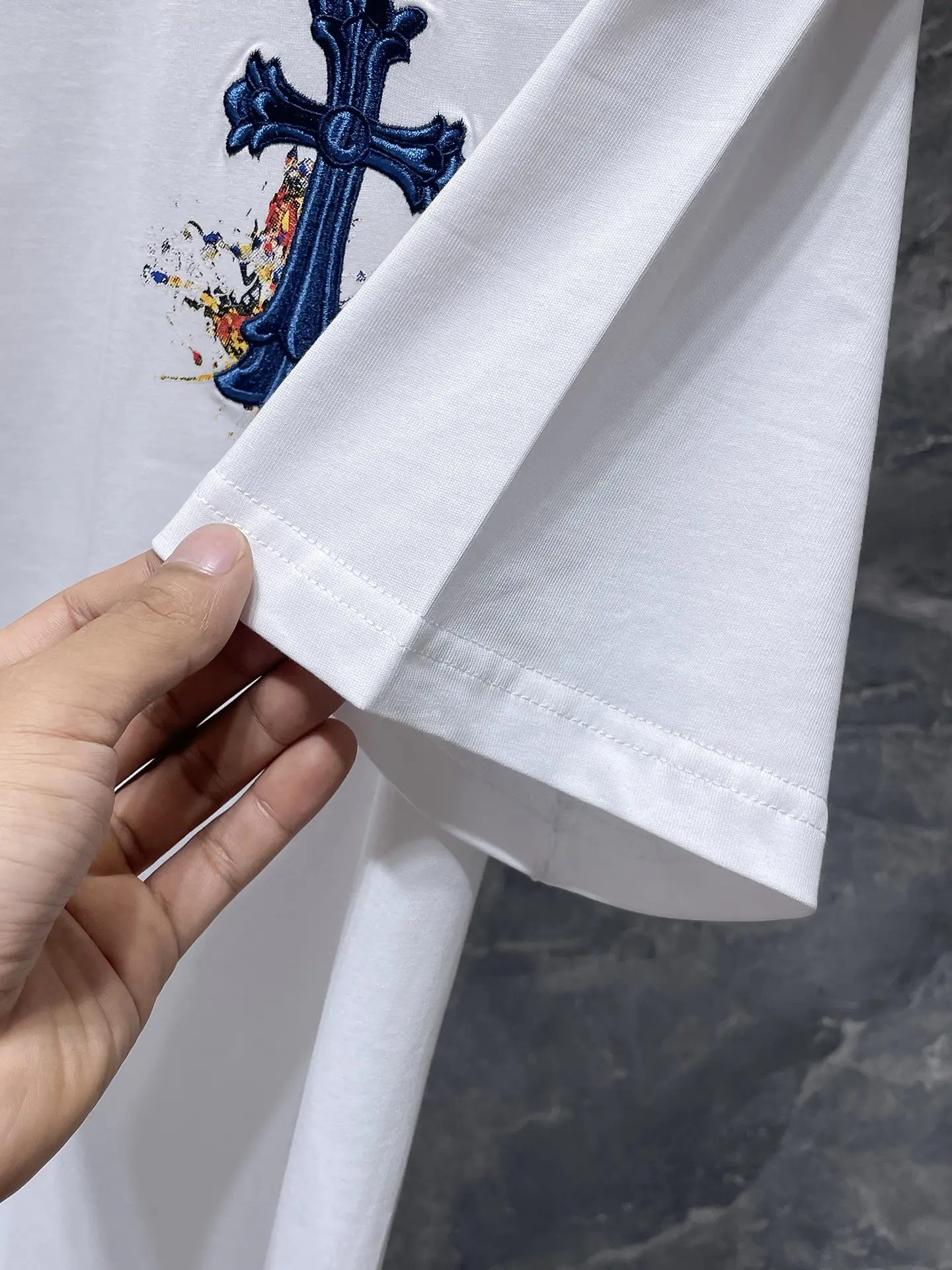 Paint-Splatter Cross Patch T-Shirt D12011592 — view 8