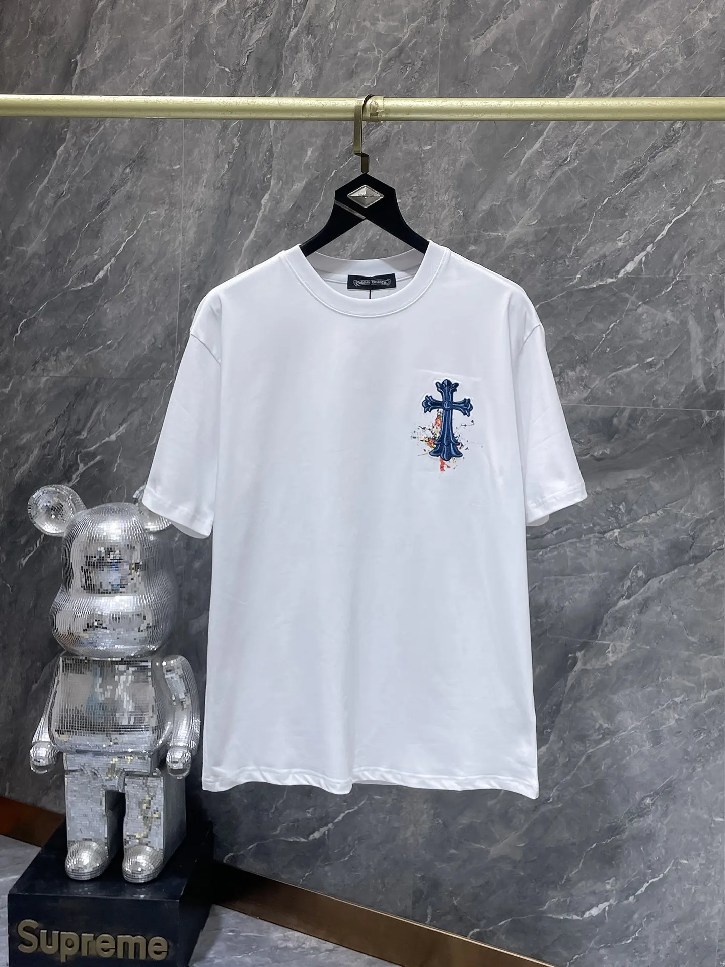 Paint-Splatter Cross Patch T-Shirt D7015427 — view 2