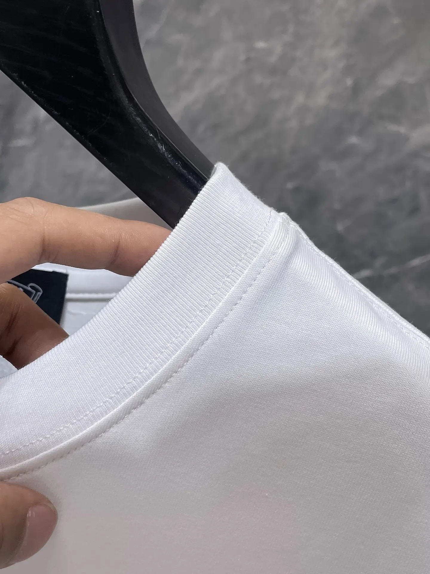 Cross Patch Embroidered Cotton T-Shirt D12011590 — view 8