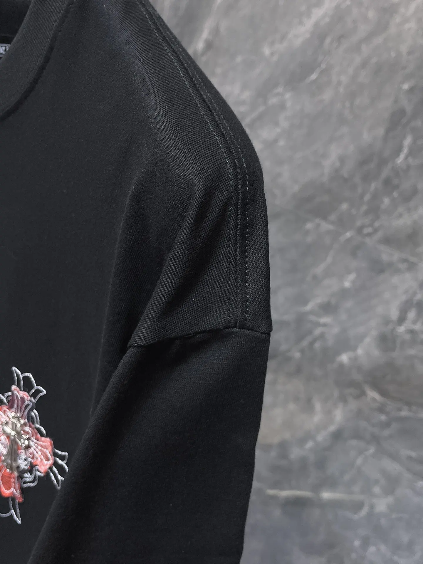 Cross Patch Embroidered Cotton T-Shirt D12011589 — view 9