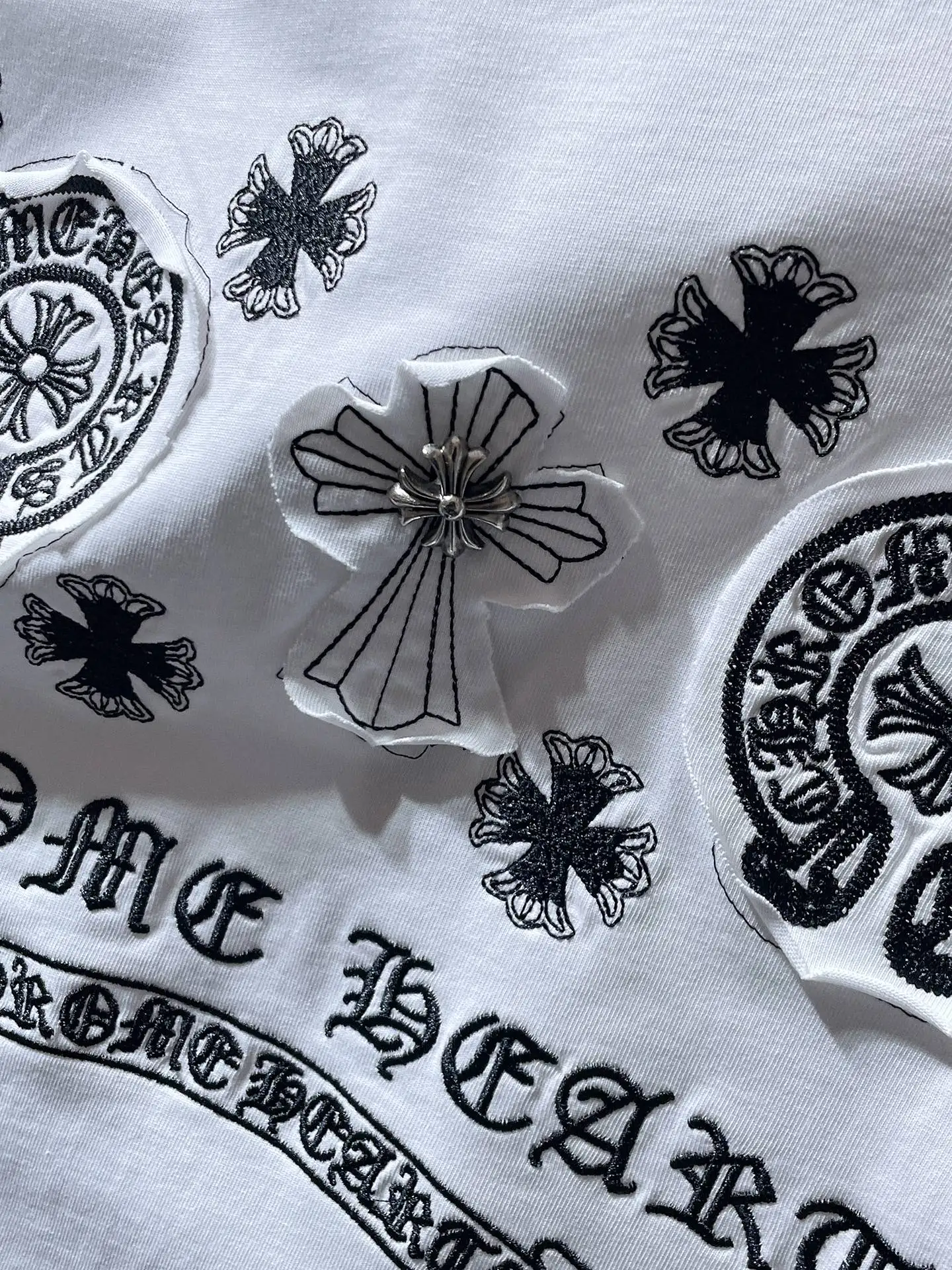 Cross Patch Embroidered Cotton T-Shirt D6815410 — view 5