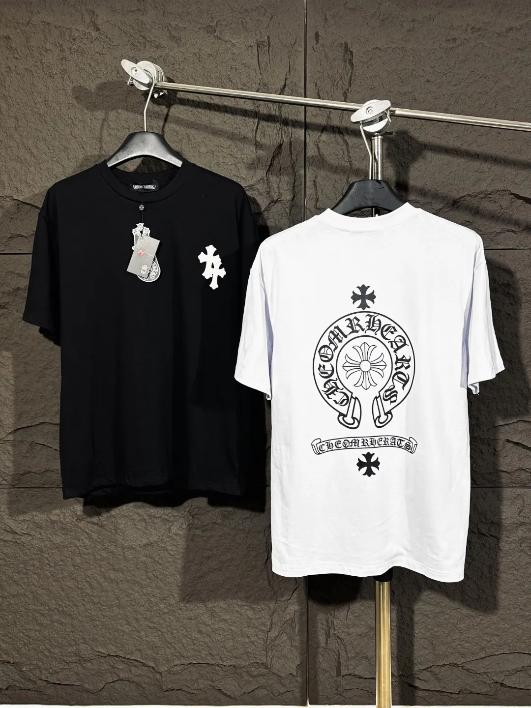 Horseshoe Logo Graphic T-Shirt D4515407