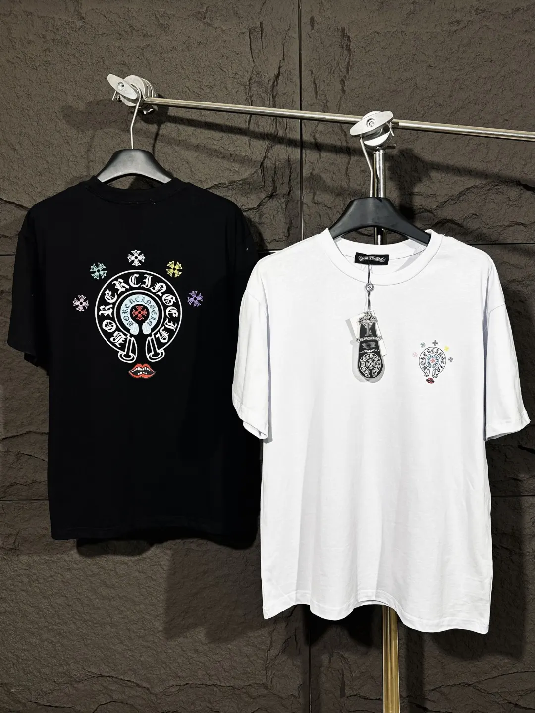 Horseshoe Logo Graphic T-Shirt D4815406