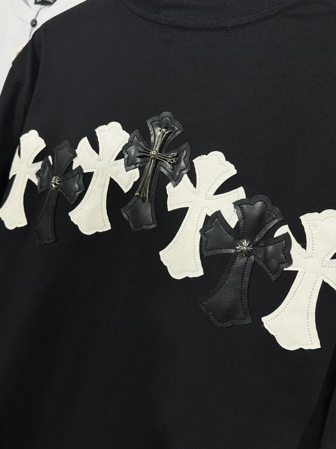 Cross Patch Embroidered Cotton T-Shirt D6015342 — view 3