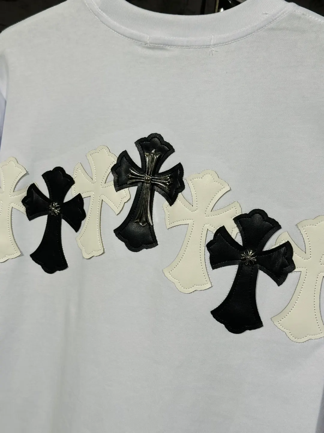 Cross Patch Embroidered Cotton T-Shirt D6015342 — view 15