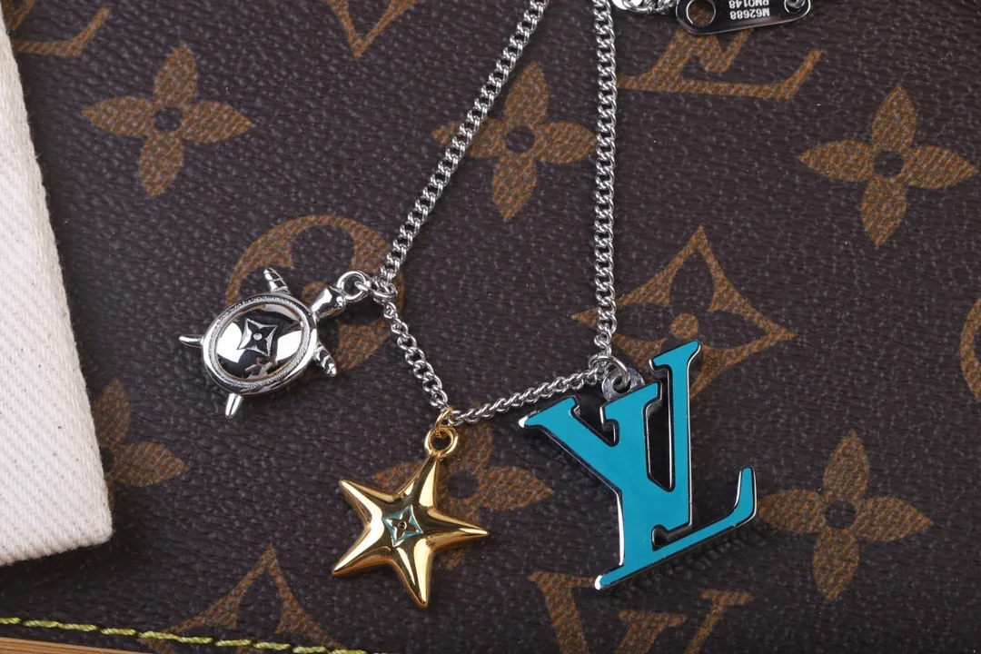 Aquatics Charm Pendant Necklace D10017175 — view 3