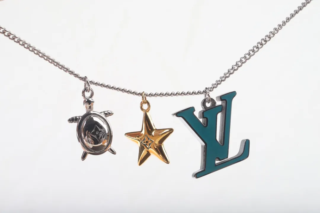 Aquatics Charm Pendant Necklace D10017175 — view 4