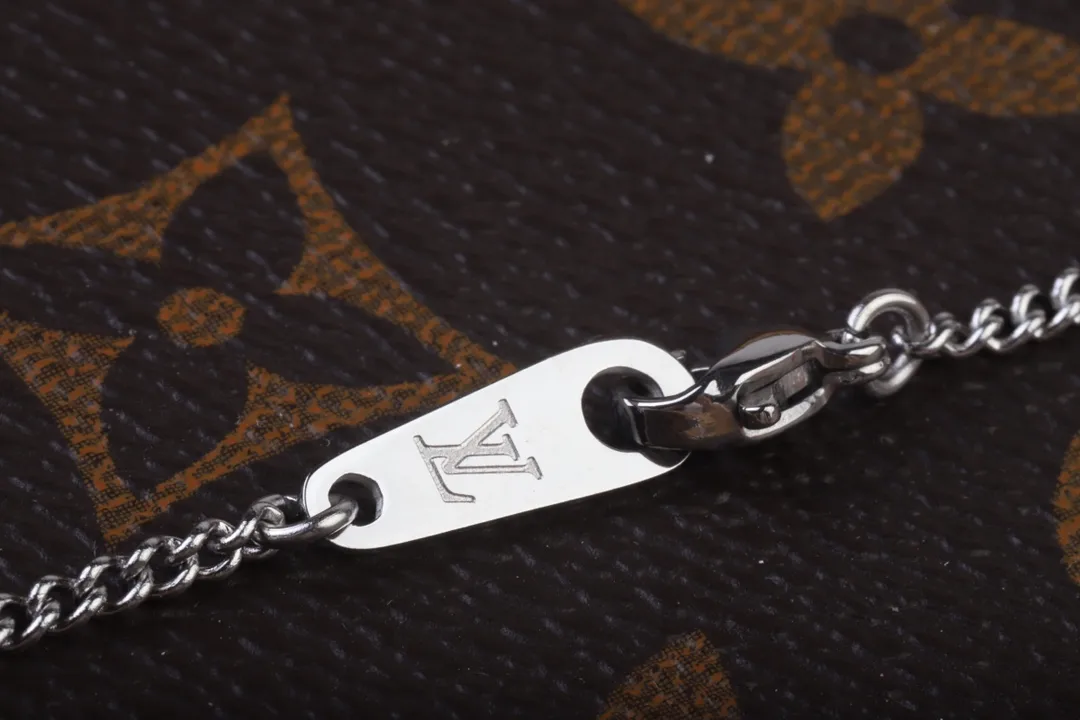 Aquatics Charm Pendant Necklace D10017175 — view 5