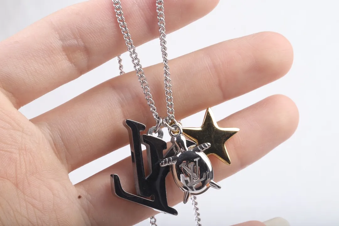 Aquatics Charm Pendant Necklace D10017175 — view 7