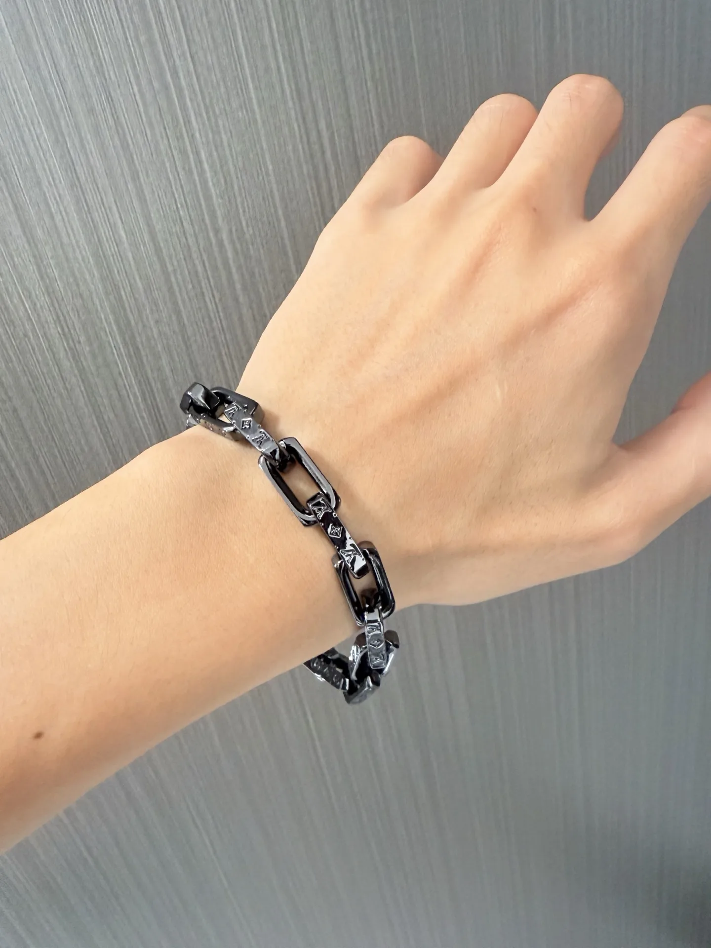 Monogram Engraved Chain Bracelet (Titanium Steel) D11017478 — view 9