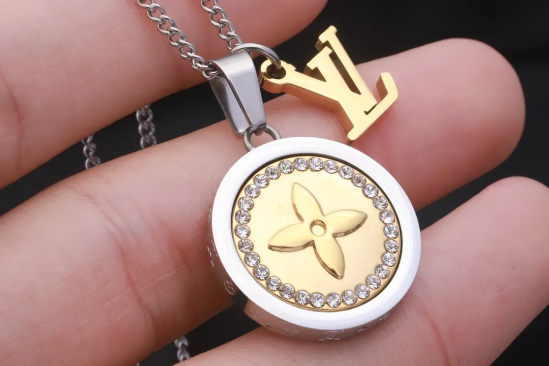 Louis Vuitton Reversible Monogram Flower Pendant Necklace D10017351 — view 3