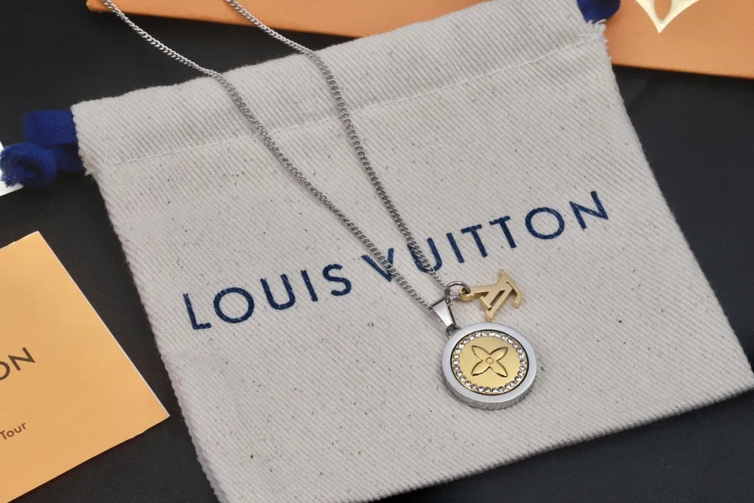 Louis Vuitton Reversible Monogram Flower Pendant Necklace D10017351 — view 6