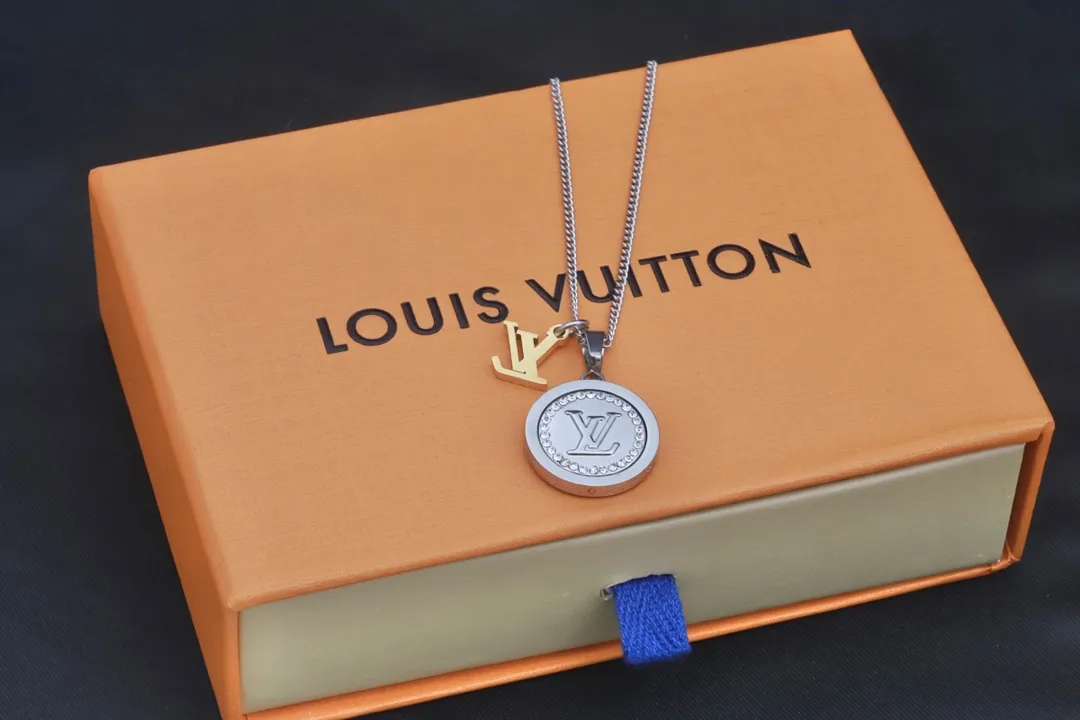 Louis Vuitton Reversible Monogram Flower Pendant Necklace D10017351 — view 7