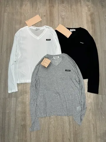 Logo-Patch V-Neck Tencel Long-Sleeve Top D6915705