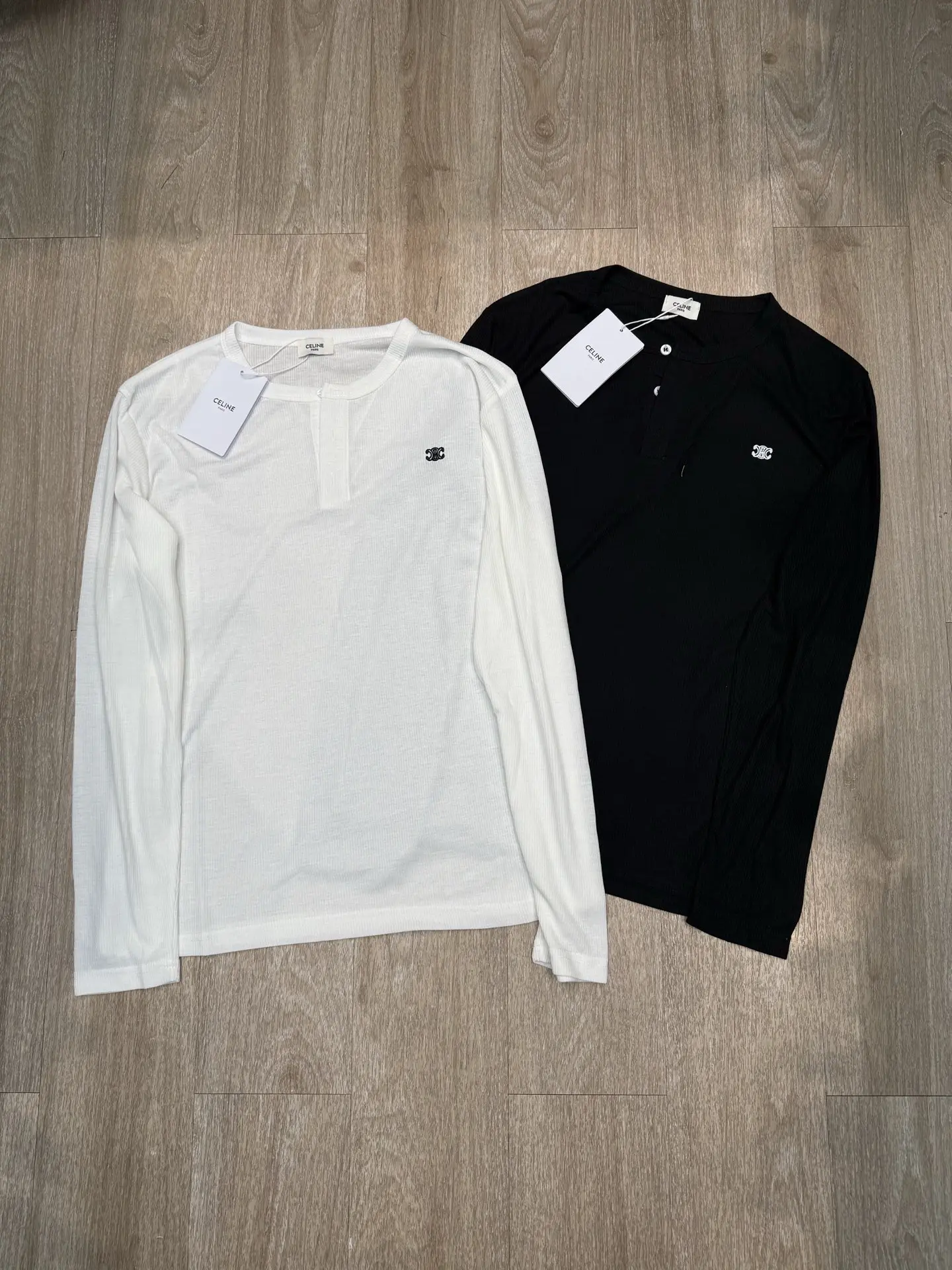 Triomphe Embroidered Henley Long-Sleeve T-Shirt D7915640