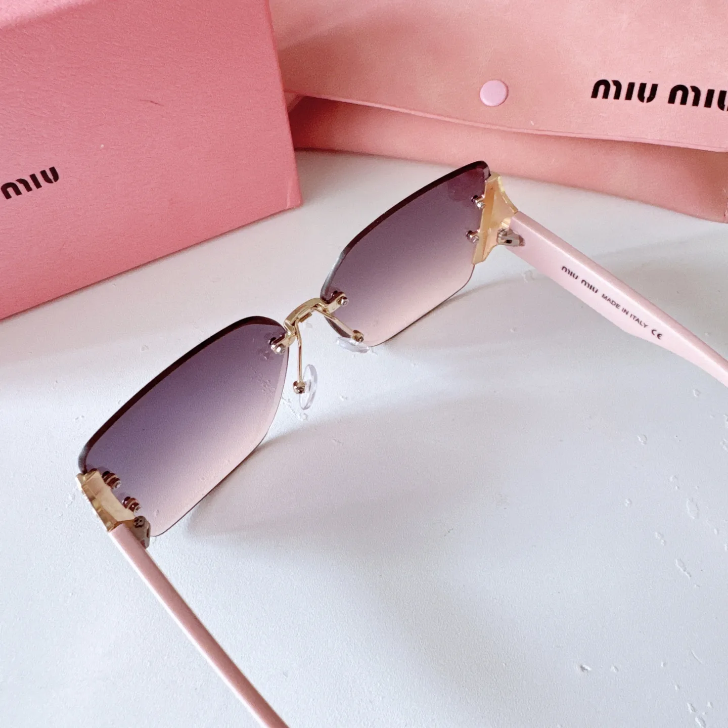 Oversized Square-Frame Sunglasses D20018574 — view 2