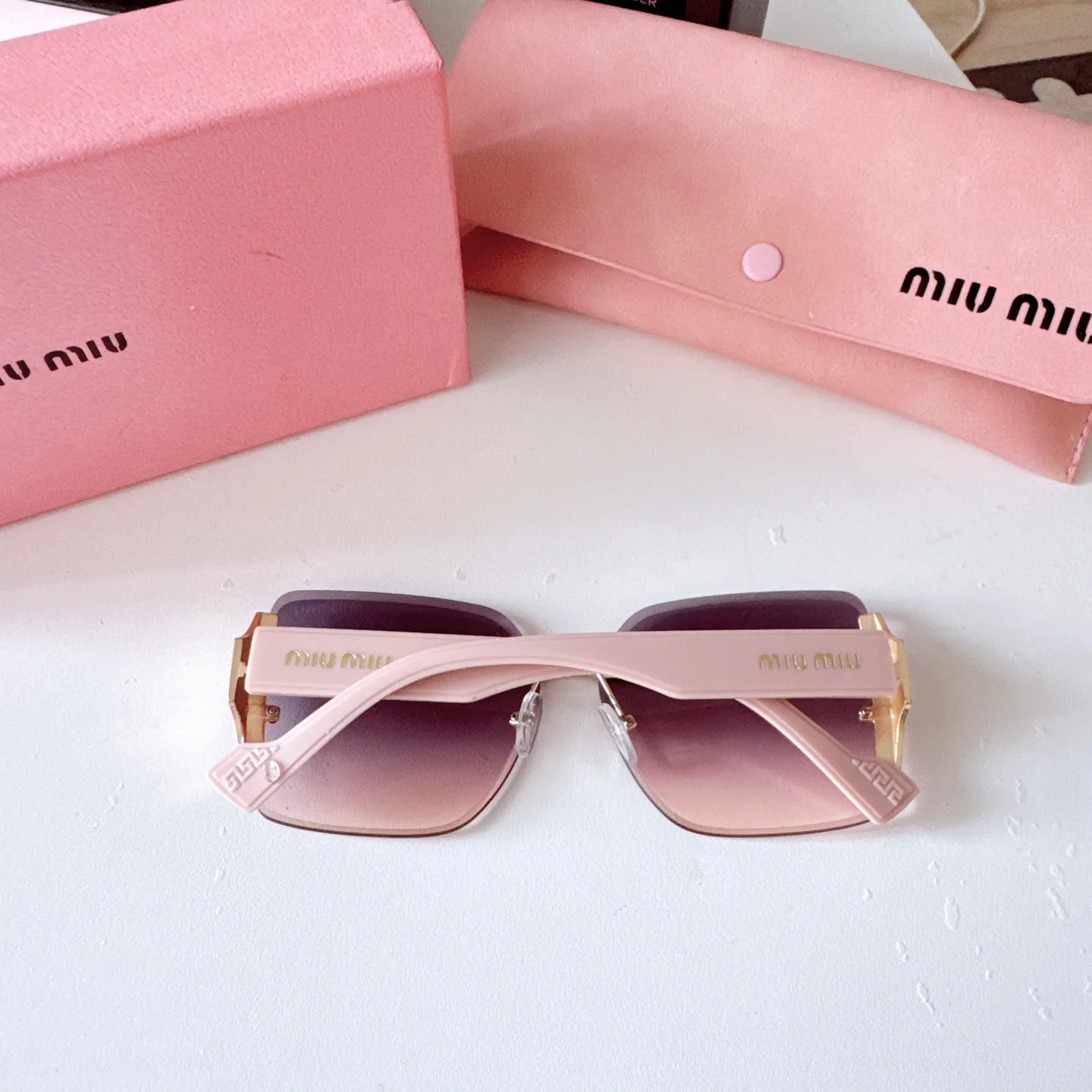 Oversized Square-Frame Sunglasses D20018574 — view 3