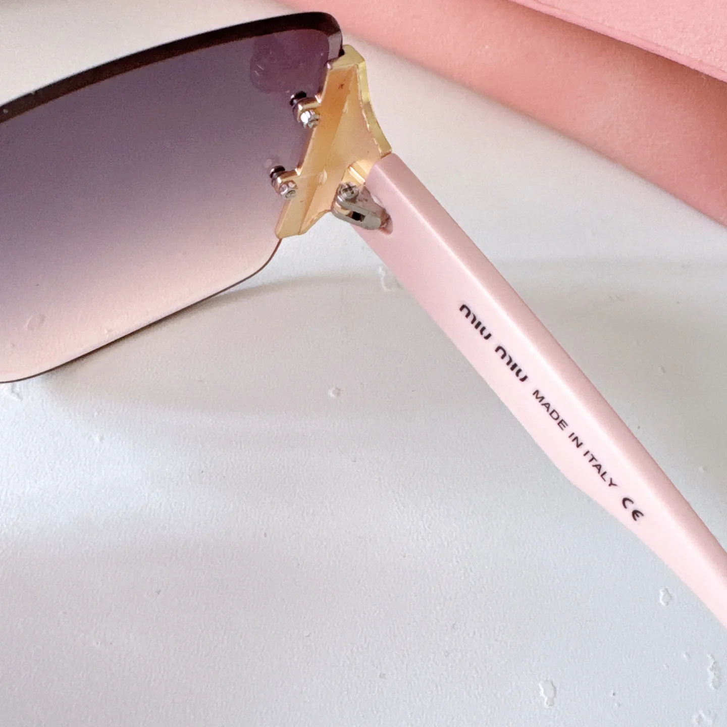 Oversized Square-Frame Sunglasses D20018574 — view 4