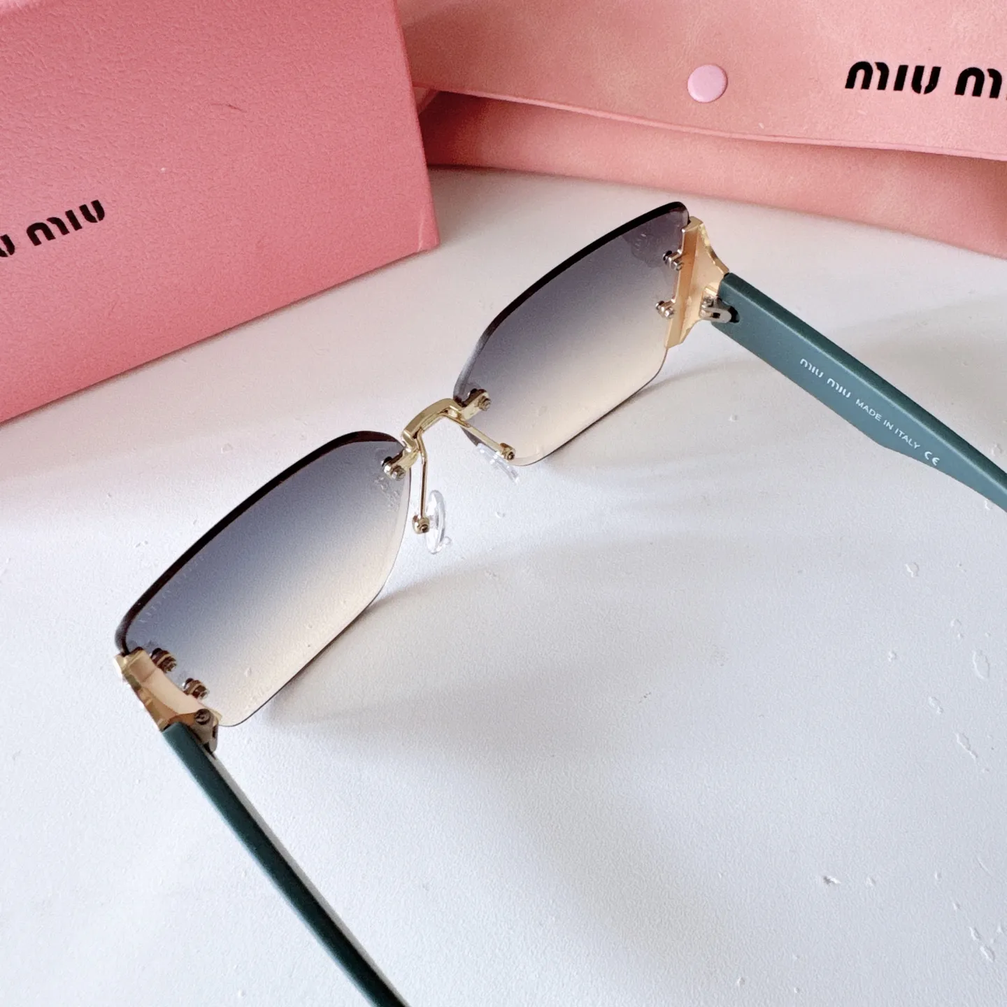 Oversized Square-Frame Sunglasses D20018573 — view 2