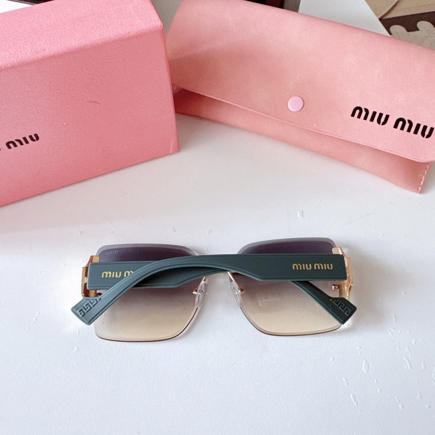 Oversized Square-Frame Sunglasses D20018573 — view 3