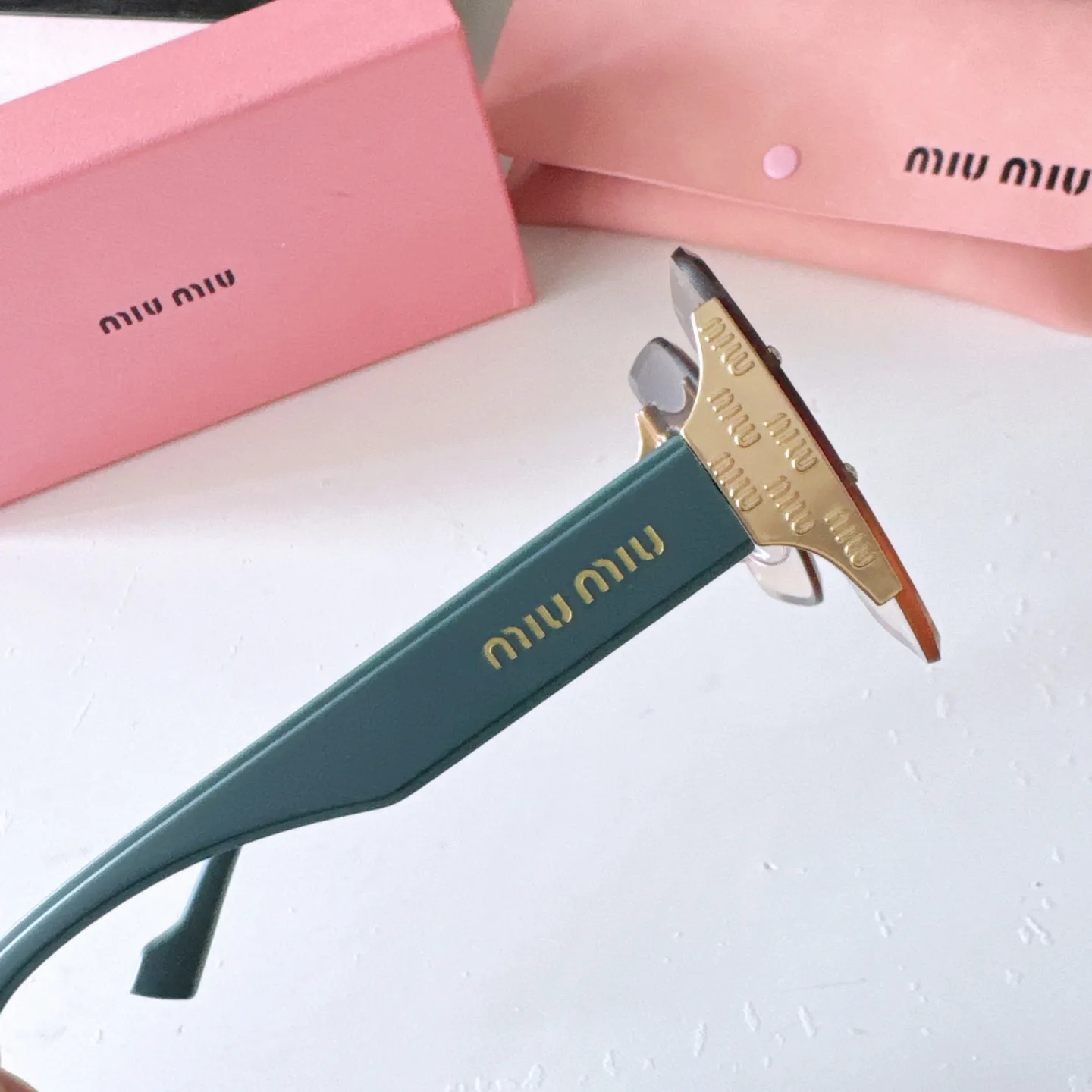 Oversized Square-Frame Sunglasses D20018573 — view 5