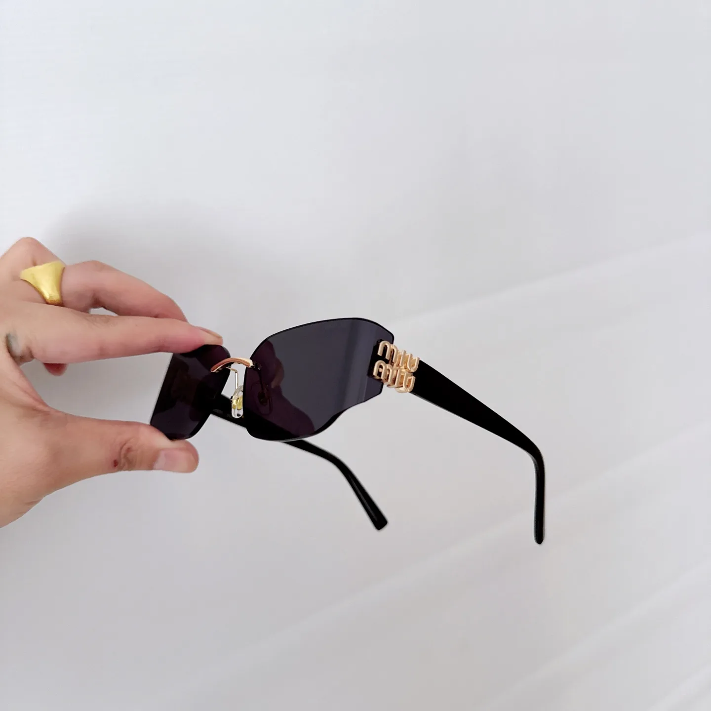 Miu Miu MU111AV Sunglasses D20018535 — view 3