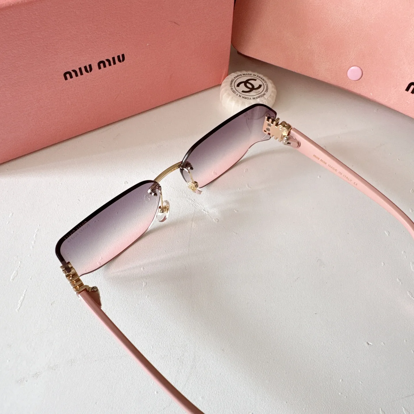 MU111AV Cat-Eye Sunglasses D20018534 — view 2