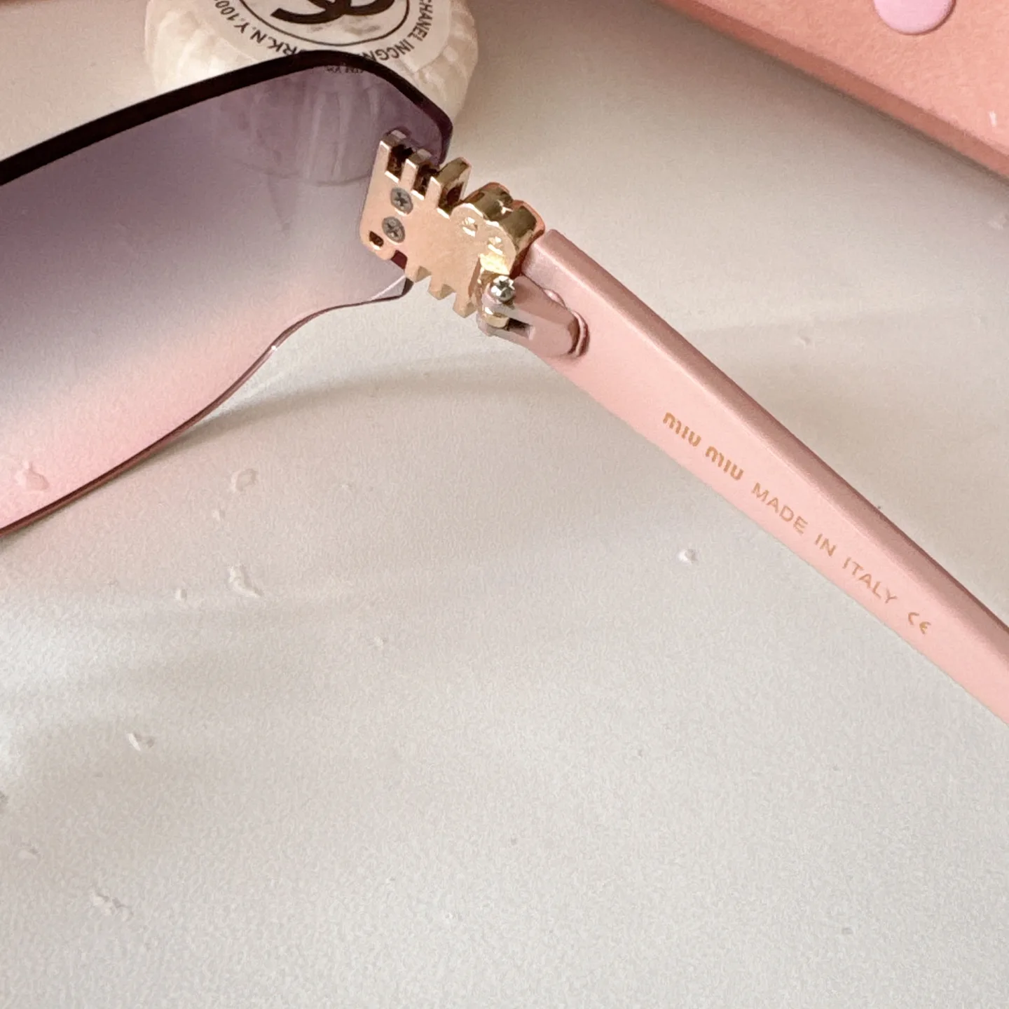 MU111AV Cat-Eye Sunglasses D20018534 — view 3