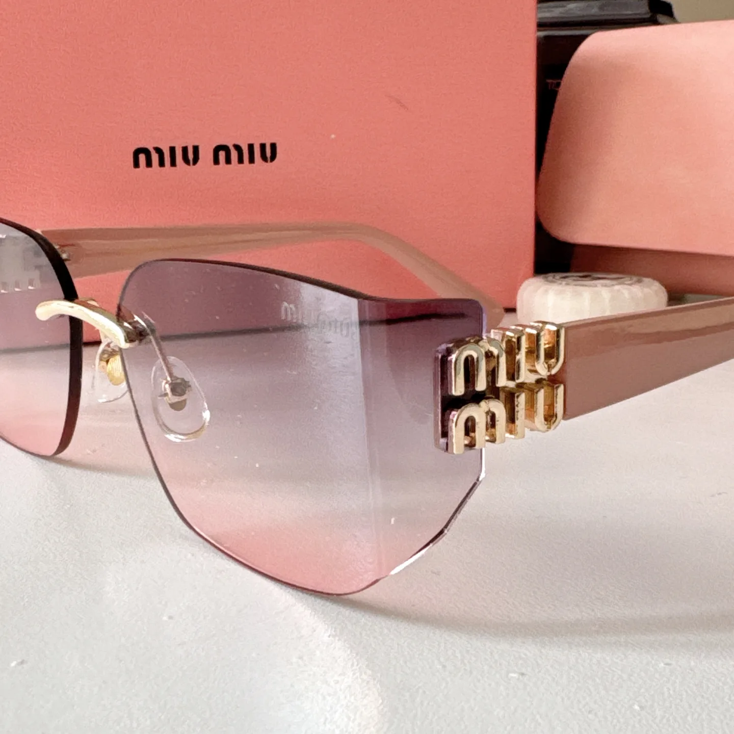 MU111AV Cat-Eye Sunglasses D20018534 — view 6