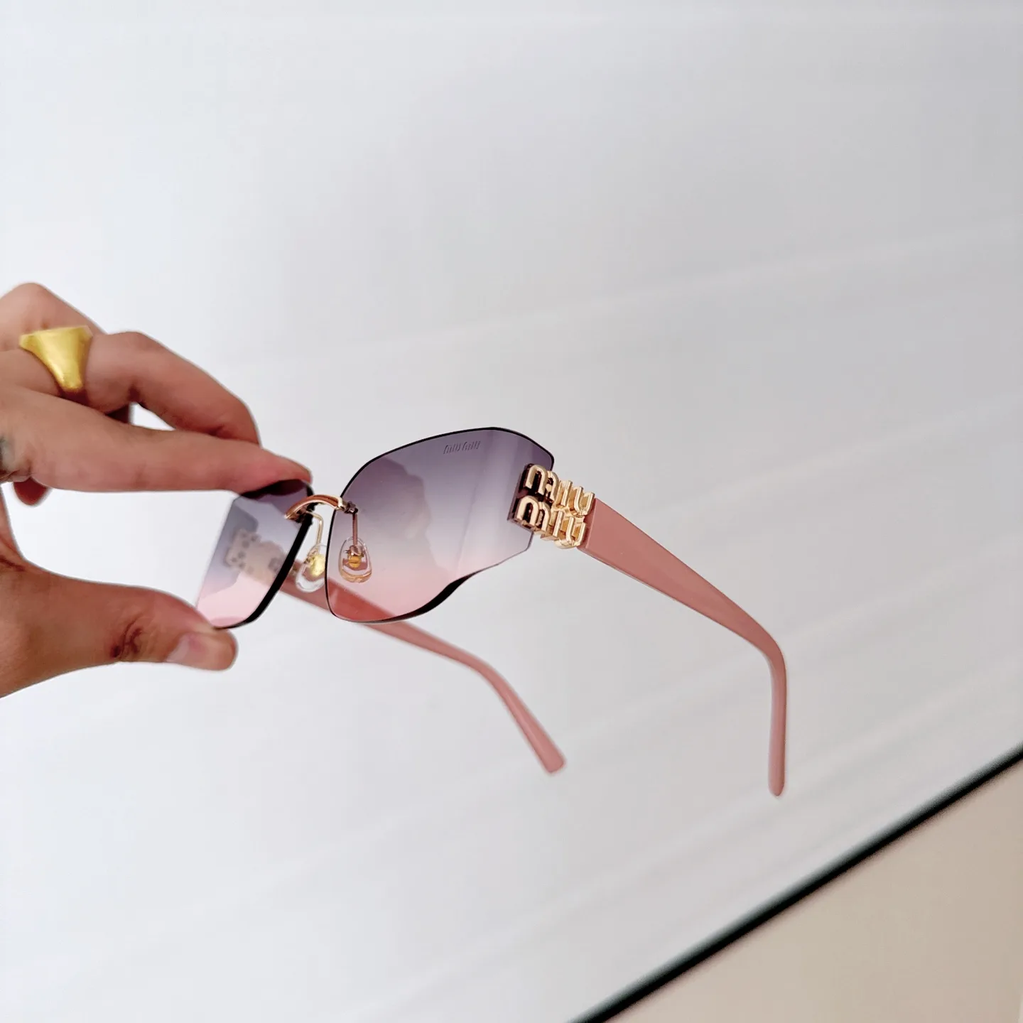 MU111AV Cat-Eye Sunglasses D20018534 — view 9