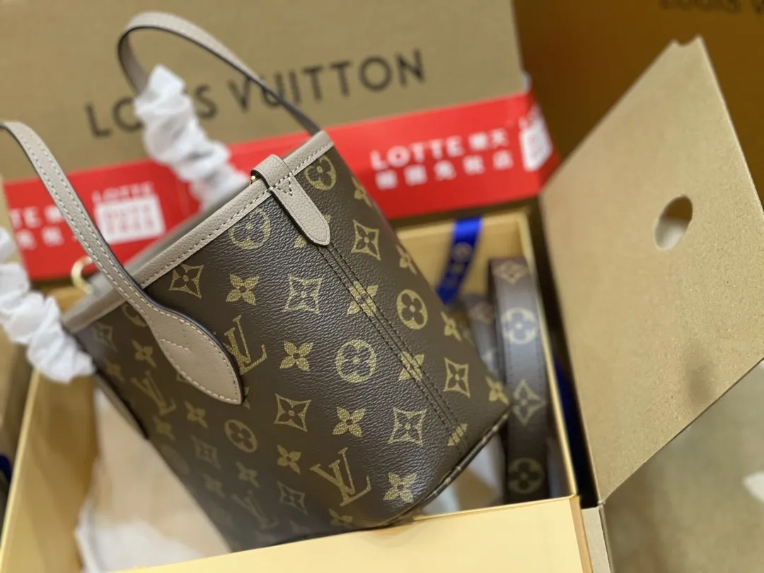 Neverfull Bandoulière Inside Out BB Tote D44017794 — view 2