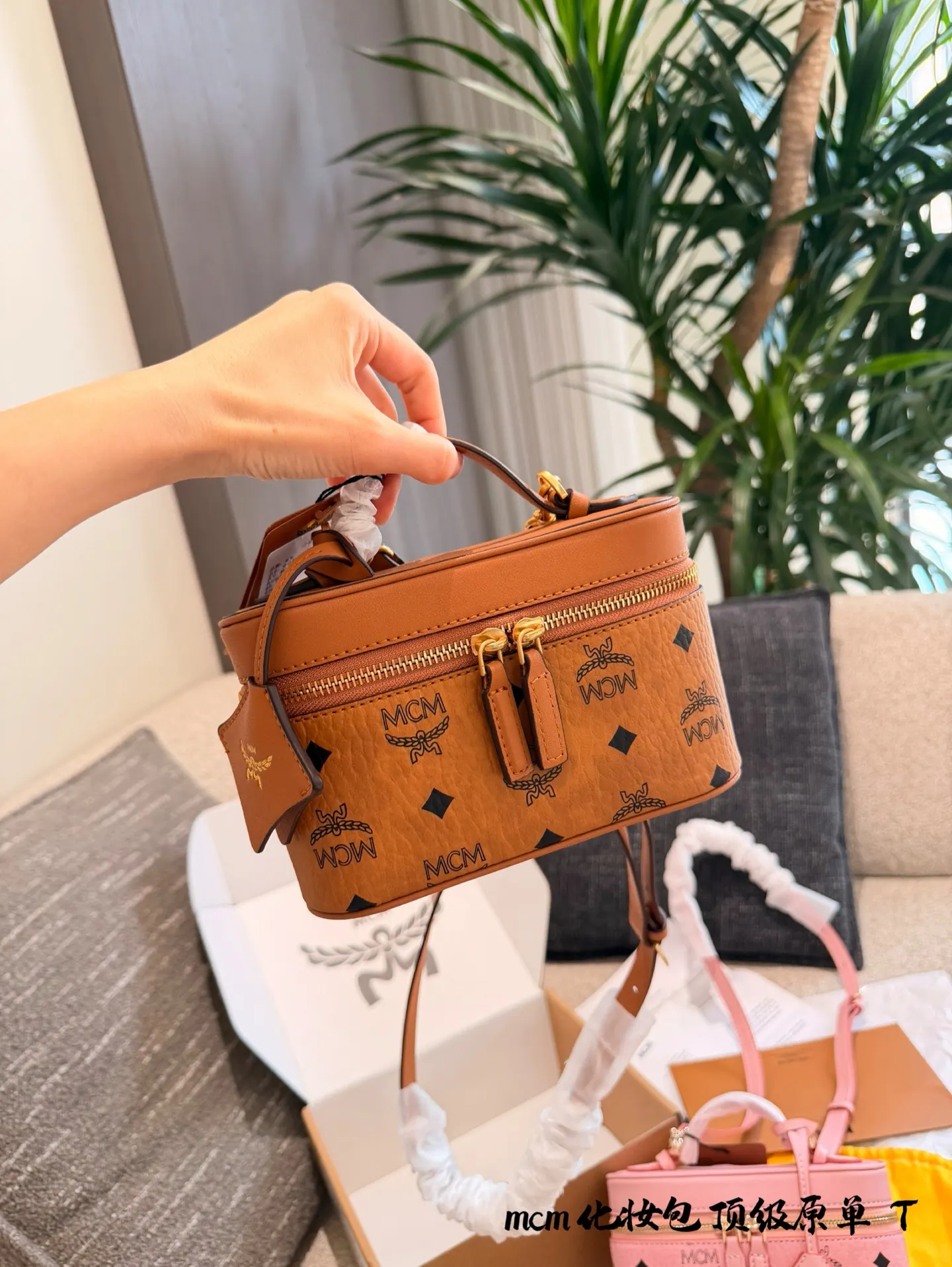 MCM Visetos Cognac Vanity Case D27016515 — view 3
