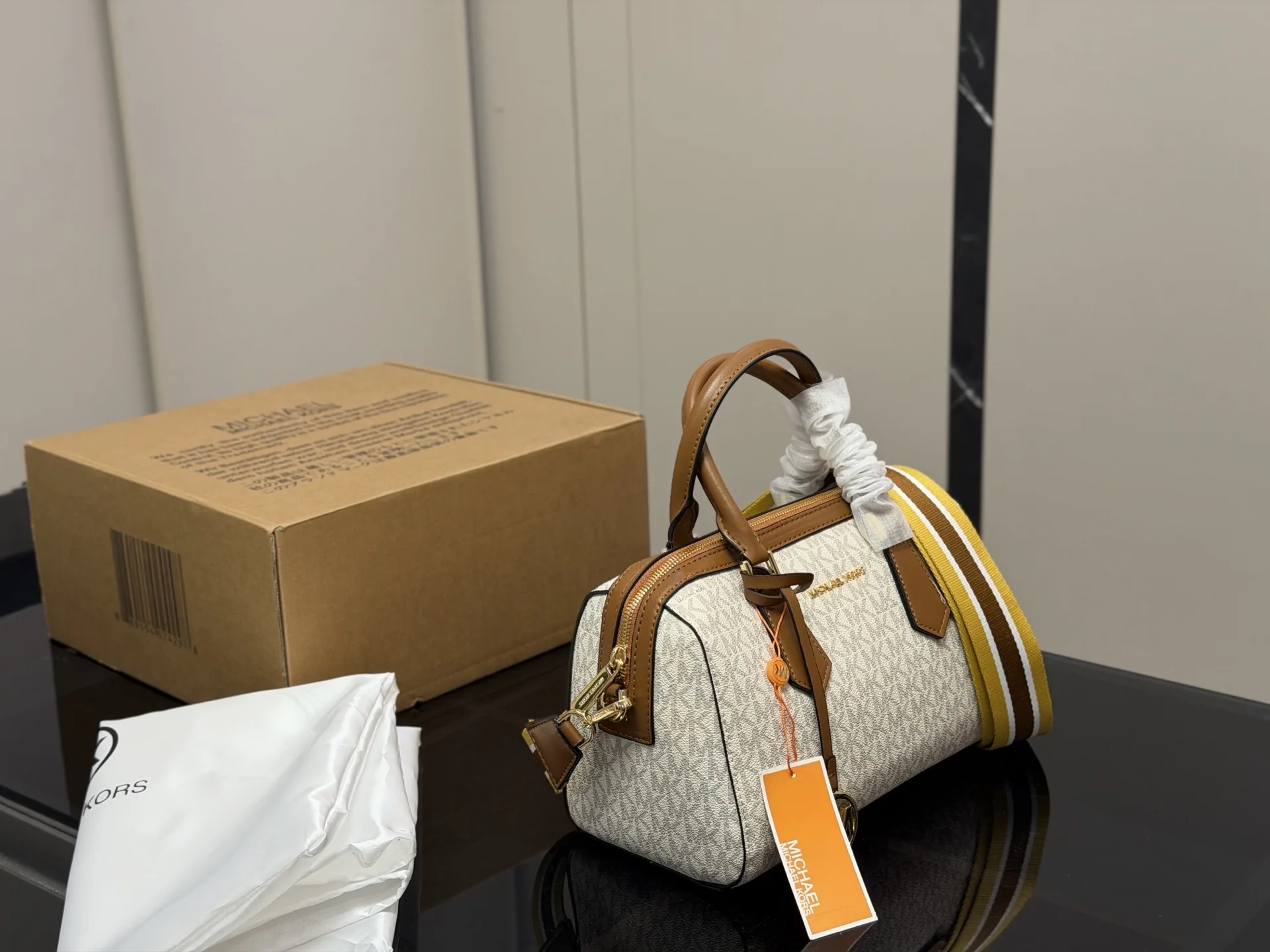 Michael Kors Signature Print Pillow Bag D30016130 — view 5