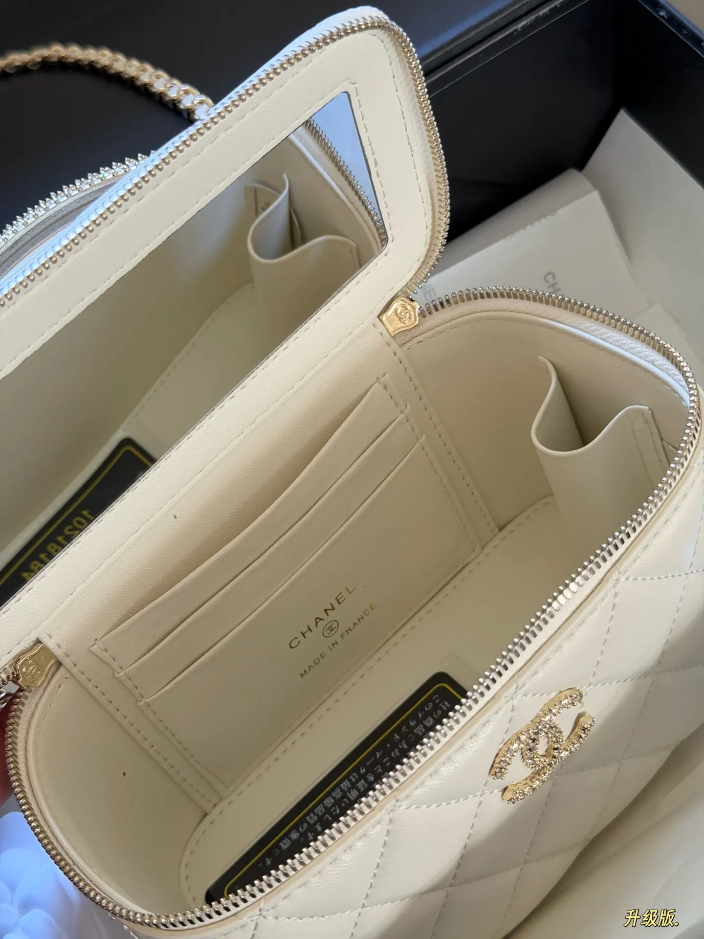 Chanel Quilted Vanity Case with Crystal Handle D30016144 — view 8