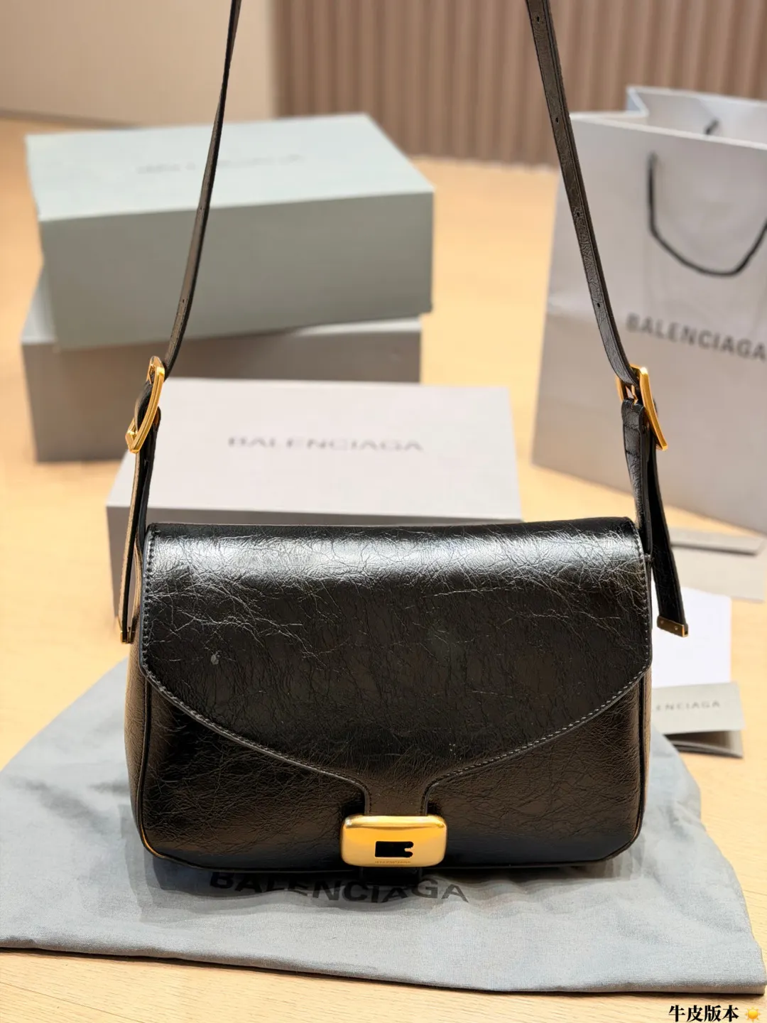 Balenciaga Cruiser Shoulder Bag D30016154