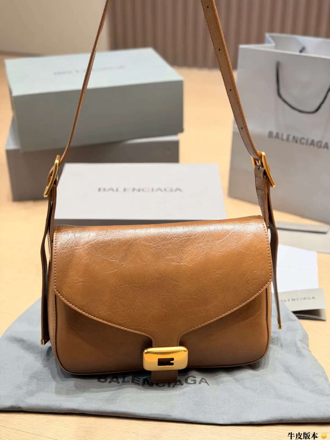 Balenciaga Cruiser Shoulder Bag D30016154 — view 2