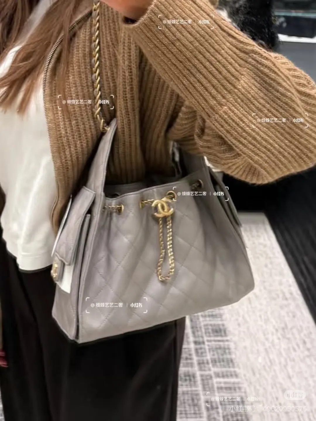 Chanel 25 Hobo Bucket Bag D38016155 — view 7