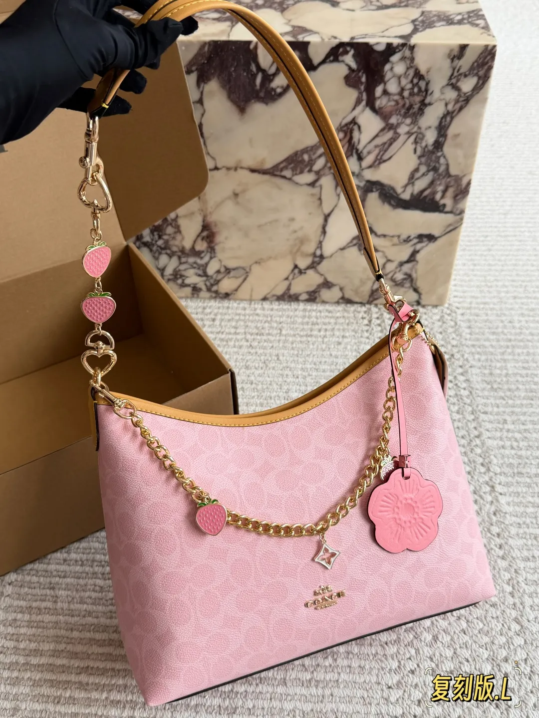 Coach Laurel Hobo Shoulder Bag D30016495