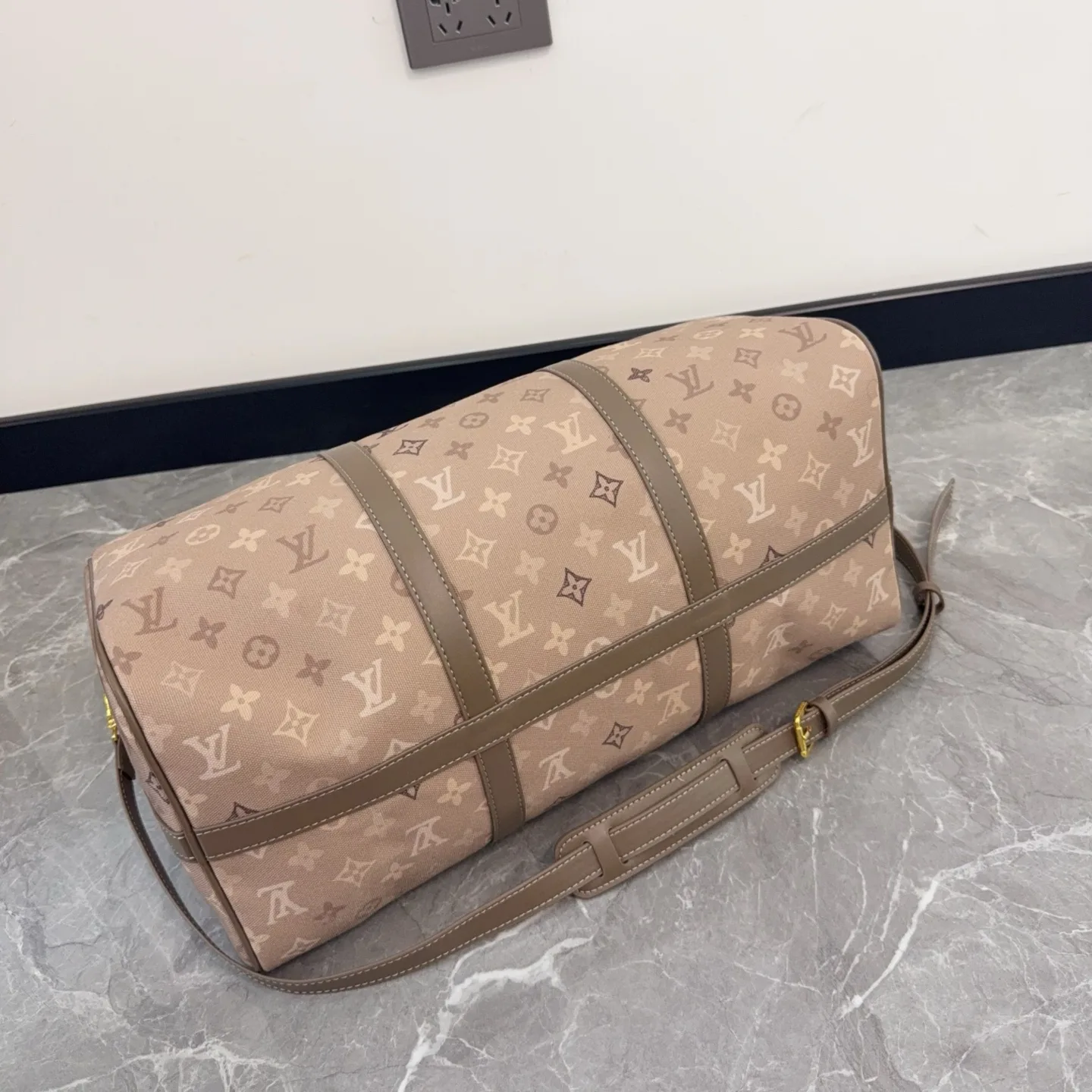 LV Monogram Travel Bag D27516167 — view 4