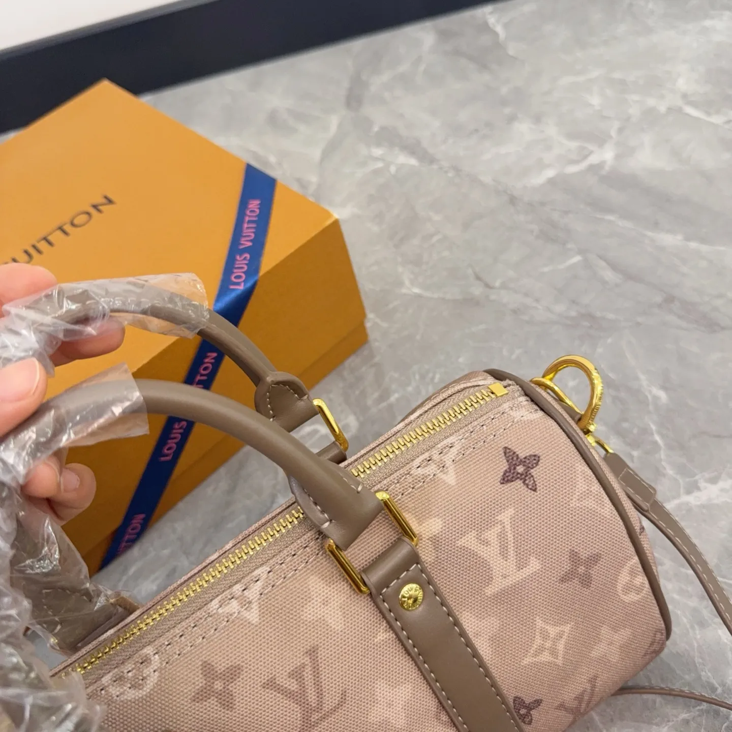 Louis Vuitton Keepall Bandoulière 25 Bag D25516168 — view 4