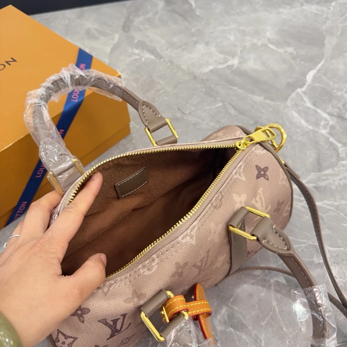 Louis Vuitton Keepall Bandoulière 25 Bag D25516168 — view 8