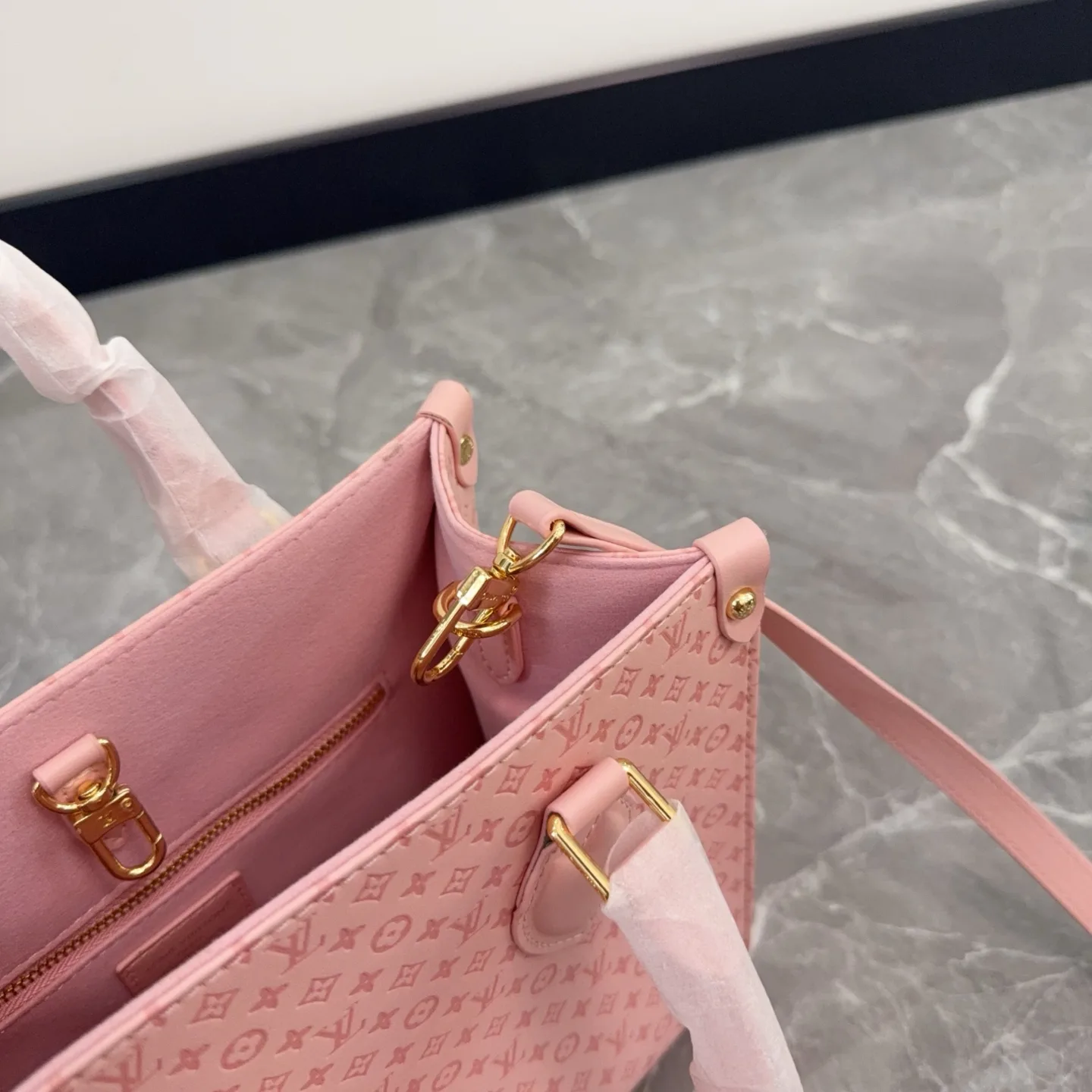 LV OnTheGo Embossed Pink Tote Bag D27516170 — view 4