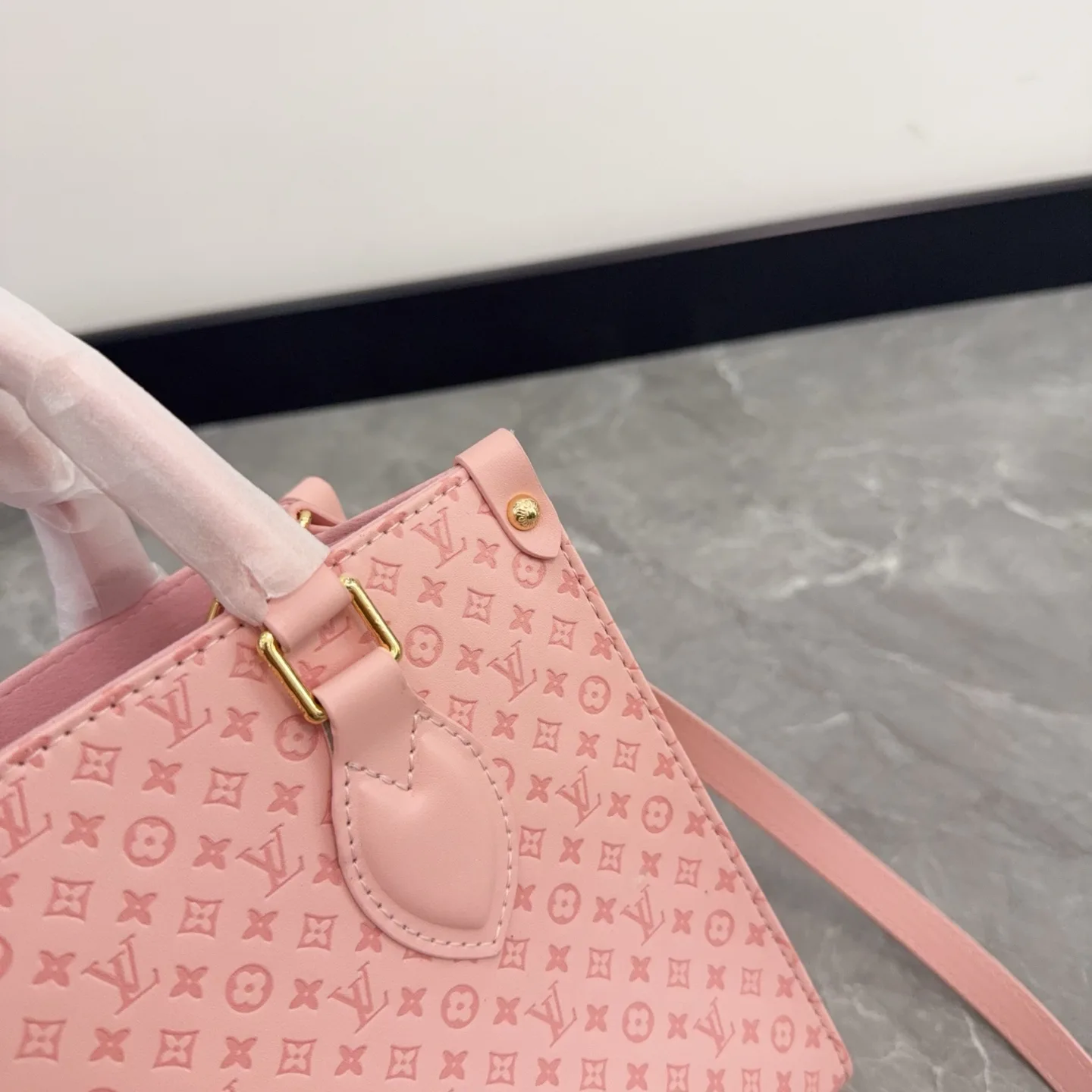 LV OnTheGo Embossed Pink Tote Bag D27516170 — view 5