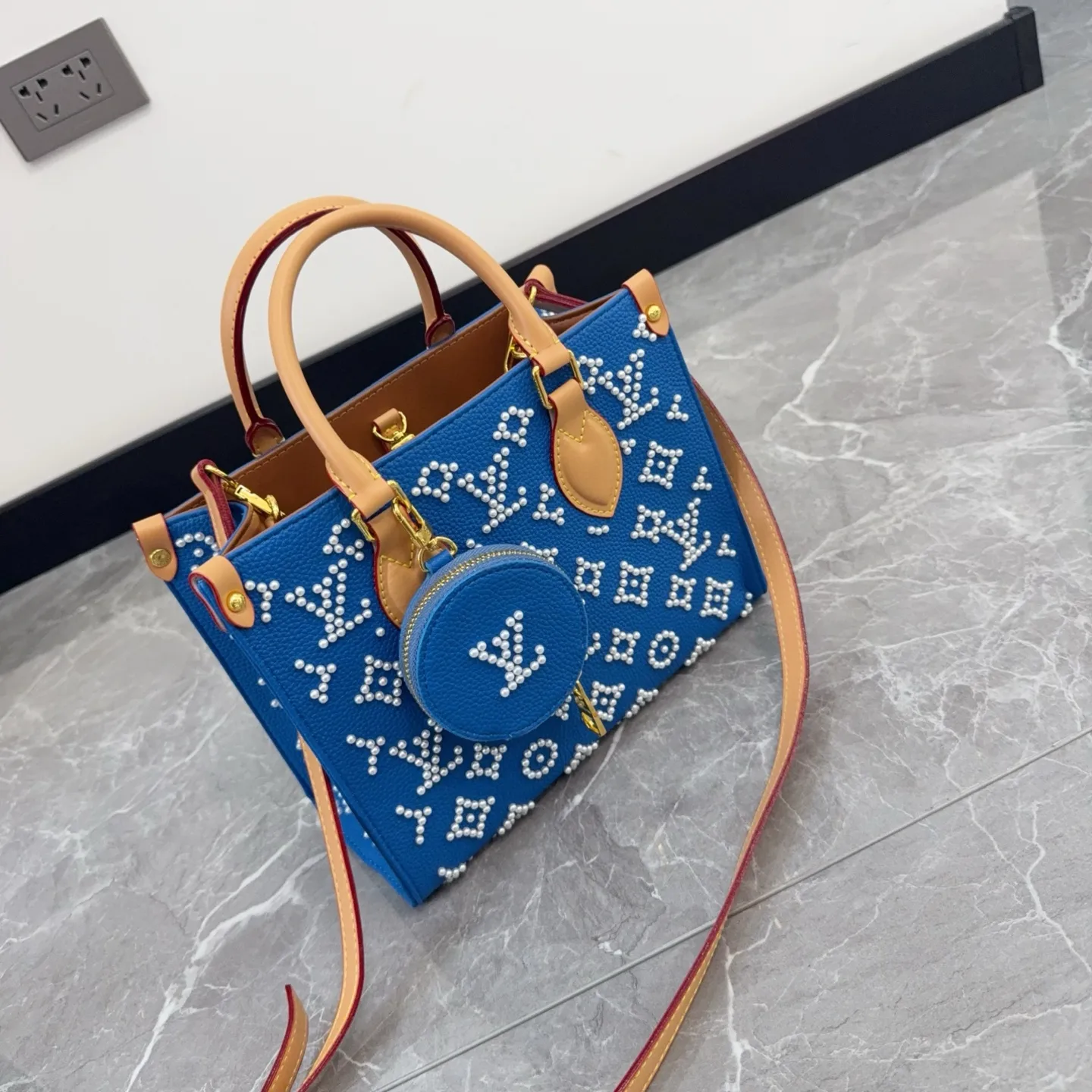 LV OnTheGo Jungle Pearl Tote Bag D34016171