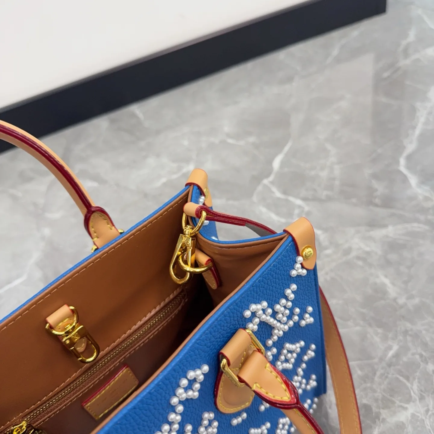 LV OnTheGo Jungle Pearl Tote Bag D34016171 — view 2