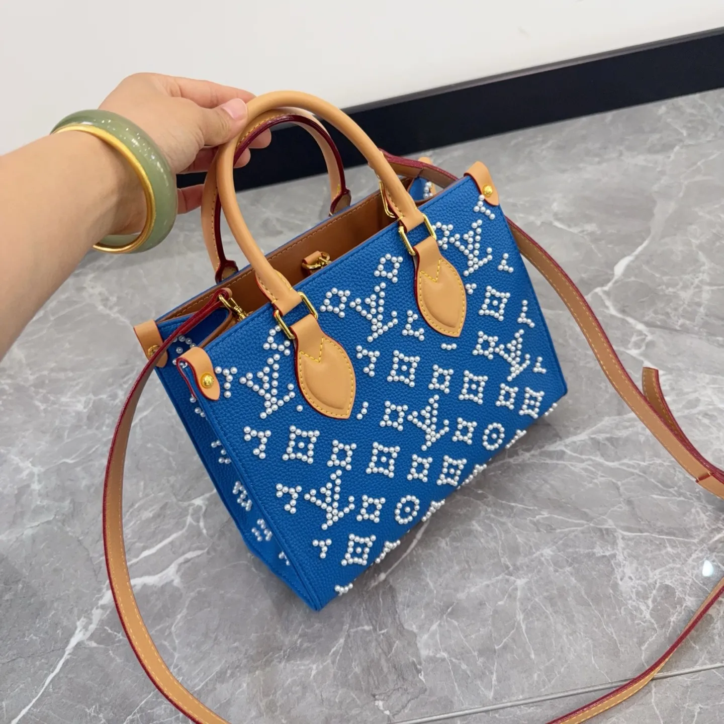 LV OnTheGo Jungle Pearl Tote Bag D34016171 — view 4