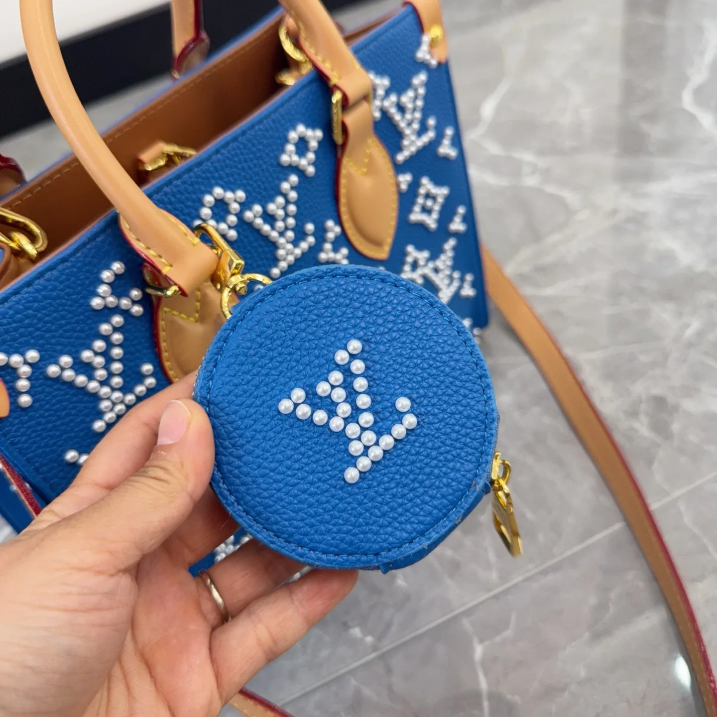 LV OnTheGo Jungle Pearl Tote Bag D34016171 — view 5