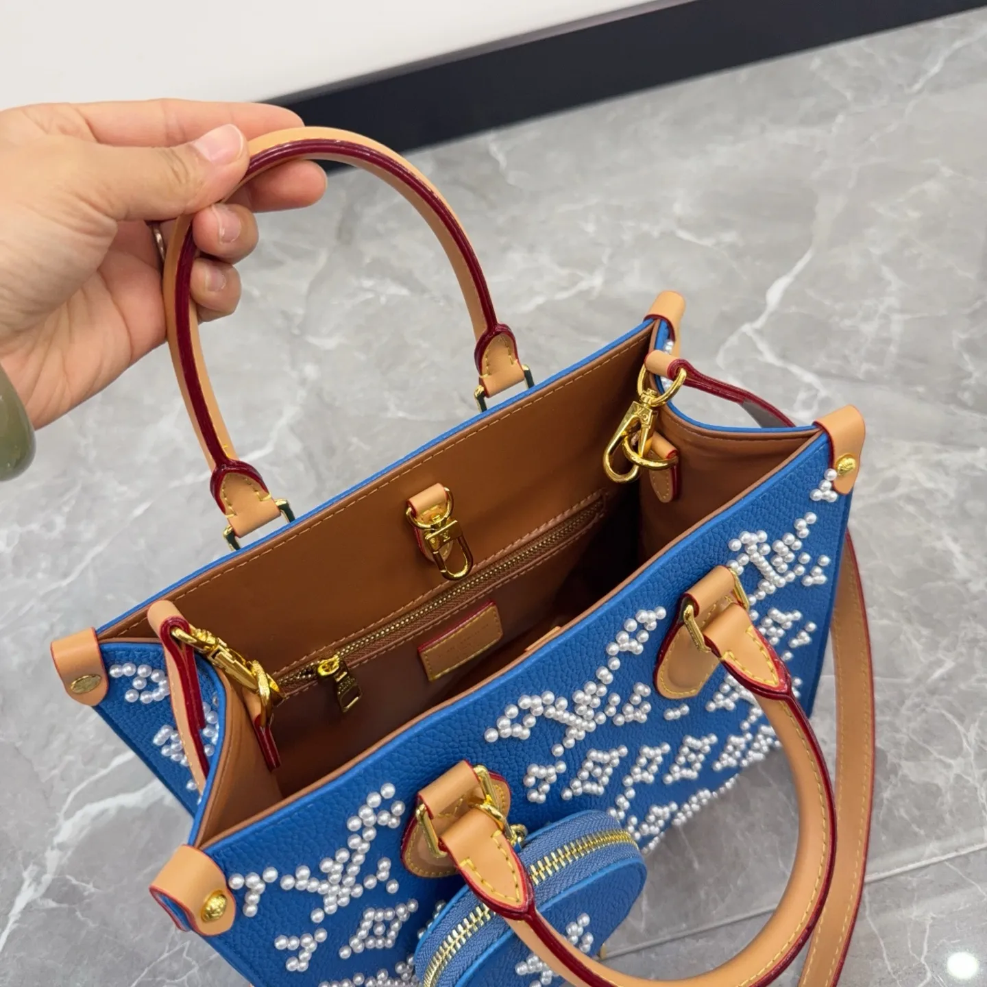 LV OnTheGo Jungle Pearl Tote Bag D34016171 — view 9